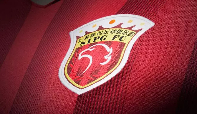 曼城斯特林关键进球锁定三分（斯特林制胜球助曼城收获三分）