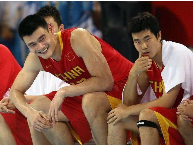 迪乌夫：过去我从没踢过右路，但只要能帮助球队我都愿意去做（迪乌夫：从未司职右路，但为球队我愿意尝试）