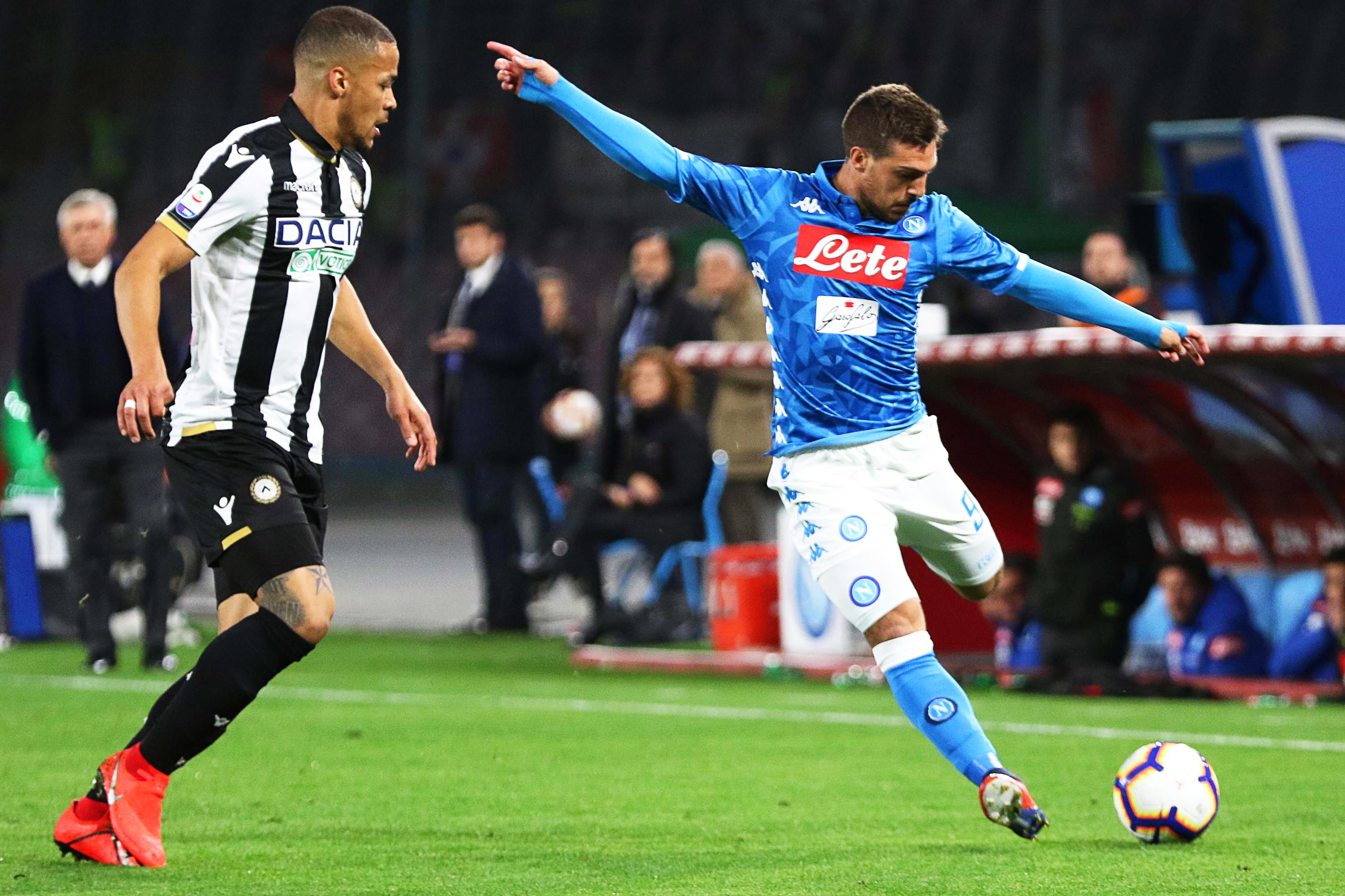 天王盖地虎！汉堡后卫复刻2017年吉鲁的神级蝎子摆尾（震撼全场！汉堡后卫复制2017年吉鲁神级蝎子摆尾）