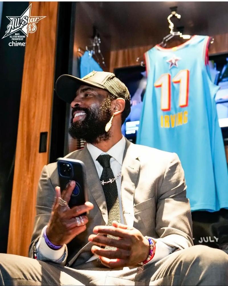 拜仁慕尼黑莱万多夫斯基帽子戏法（莱万多夫斯基为拜仁上演帽子戏法）