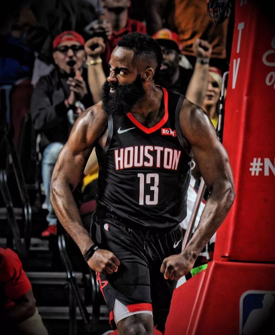 王牌对决！姆巴佩21场25球4助，哈兰德20场20球3助（巅峰争锋：姆巴佩21战25球4助，哈兰德20战20球3助）