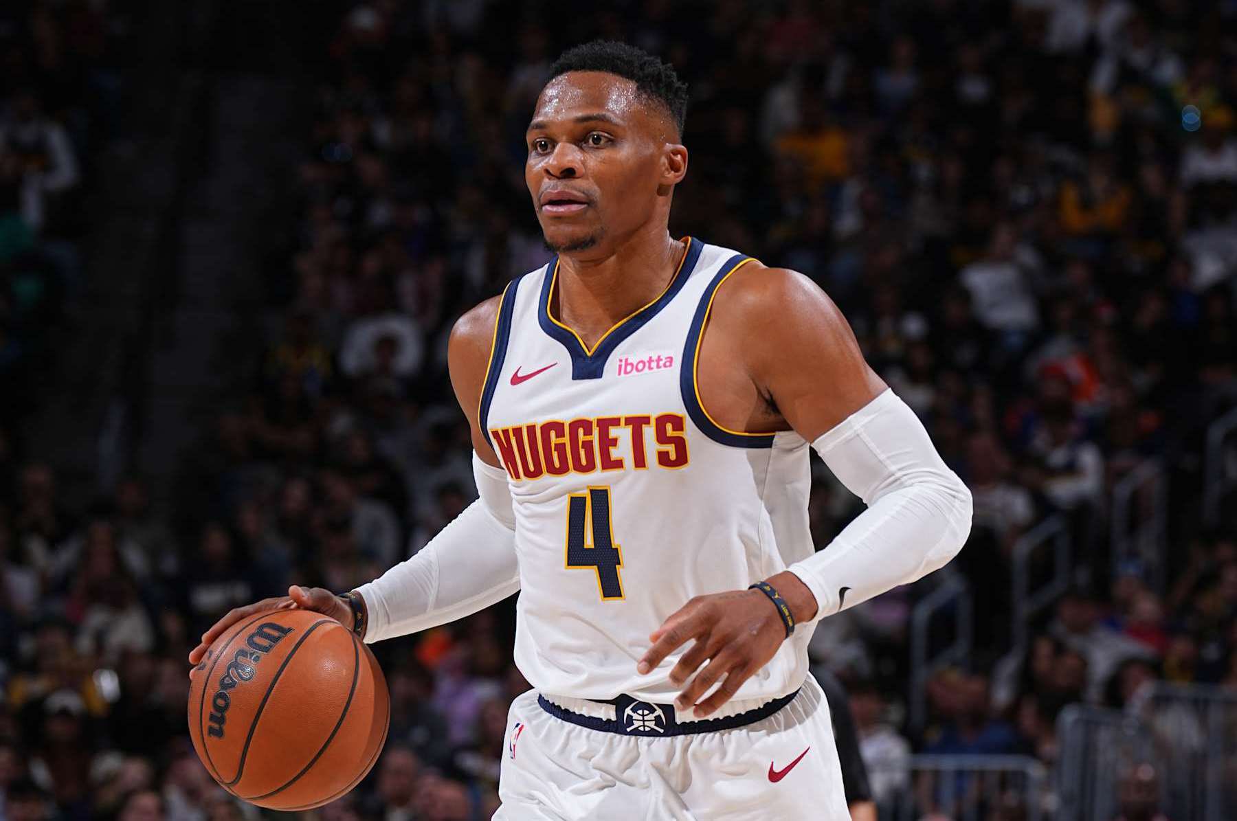 CBA俱乐部杯-北京首钢下半场哑火 青岛狂胜31分（CBA俱乐部杯：北京首钢下半场低迷，青岛31分大胜）