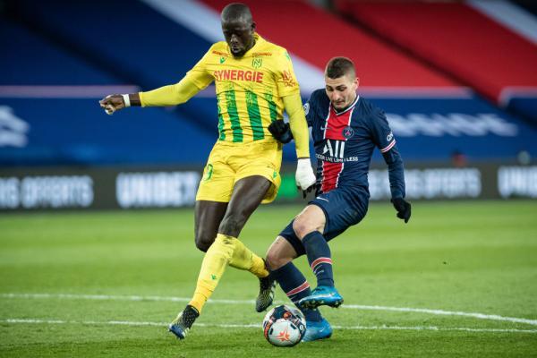 76人险胜雄鹿，马克西爆发，76人升至东部第六，雄鹿三连败。（76人险胜雄鹿，马克西发威助队升至东部第六，雄鹿吞三连败）