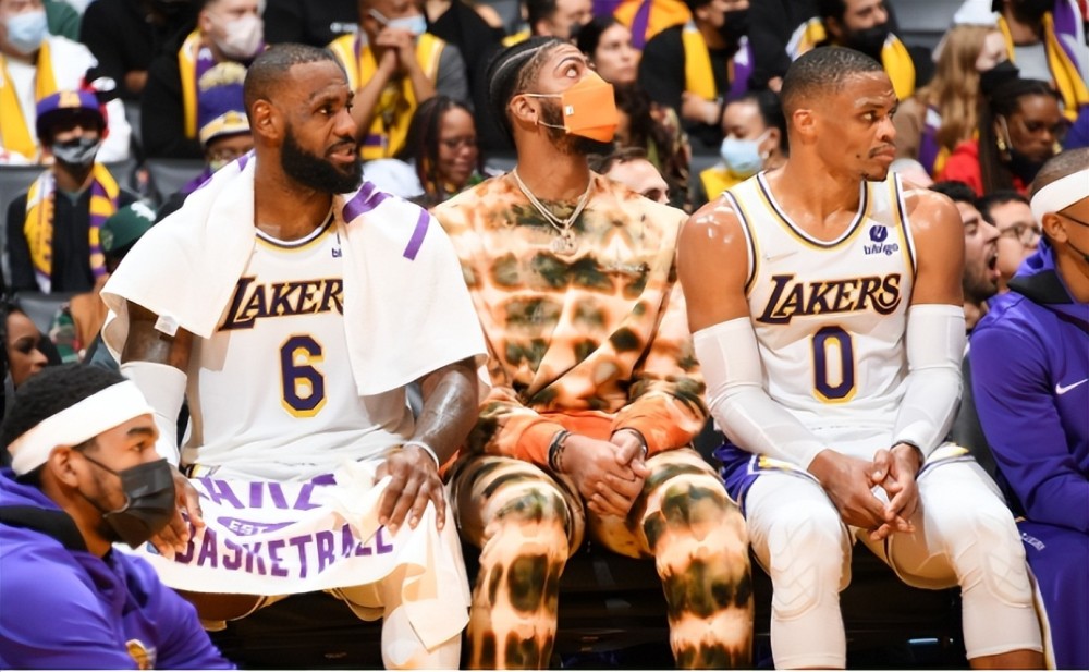 27天8场！阿森纳迎12月魔鬼赛程 捍卫英超欧冠双榜首（27天8战！阿森纳闯关魔鬼12月 力保英超+欧冠双榜首）