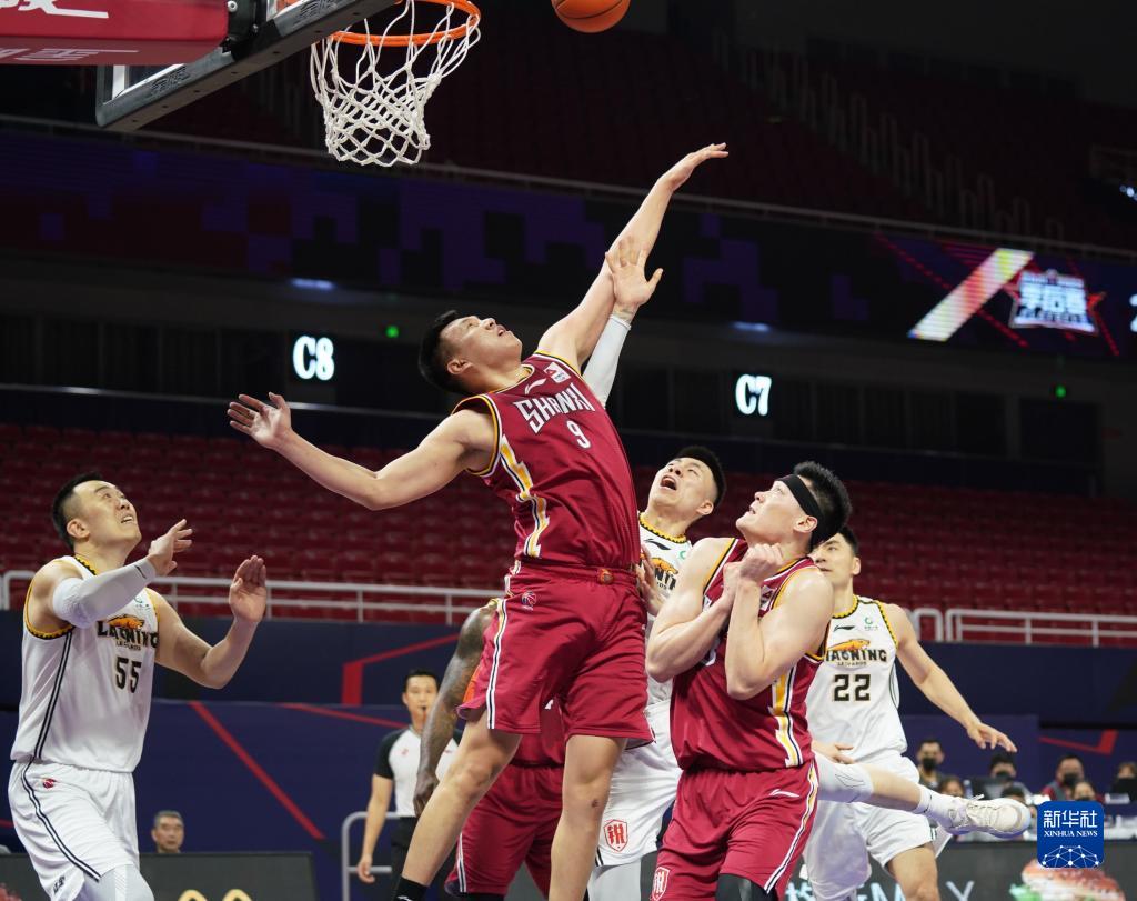 邮报整理C罗豪车收藏：有多辆布加迪，最贵的车价值850万英镑（邮报盘点C罗奢华车库：多辆布加迪在列，最贵车型价值850万英镑）