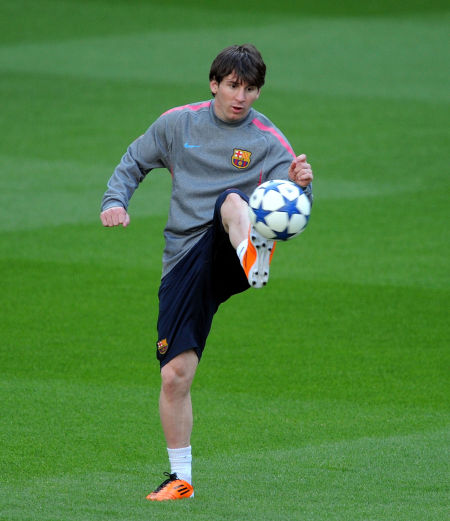 2025中超大结局：海港夺冠，亚泰、梅州降级，法比奥金靴（2025中超收官：海港封王，亚泰与梅州降级，法比奥荣膺金靴）