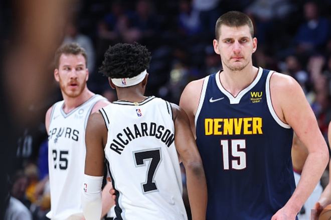 618万人次“涌入”球场，中超球市迈进“最好的时代”（618万人次走进球场，中超球市迎来黄金时代）