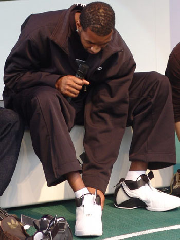 里弗斯：我们的区域联防和盯人防守都能更好，还要简化内线轮转（里弗斯：区域联防与盯人仍有提升空间，将精简内线轮换）