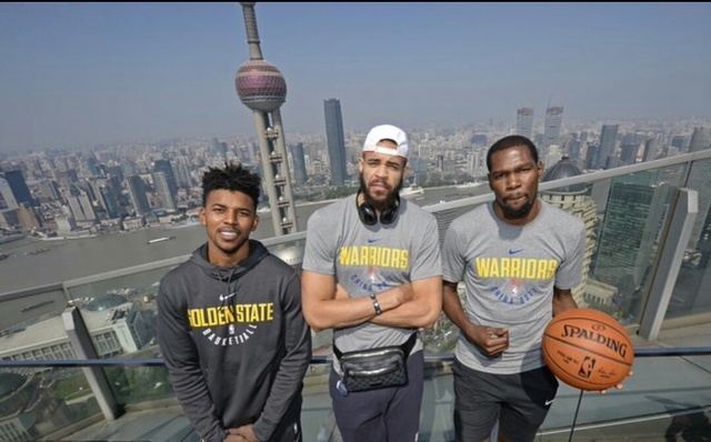 罗克从巴萨外租至巴甲，身价暴涨，现为巴甲最高，状态回升，成功摆脱困境。（巴萨外租罗克赴巴甲，身价跃升联赛第一，状态回暖摆脱低迷）